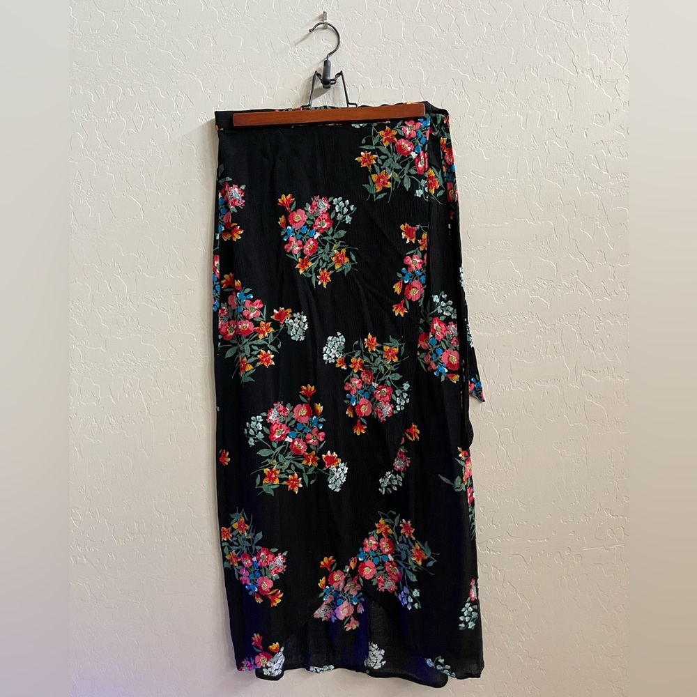 Xhilaration wraparound skirt, missing a button, never worn